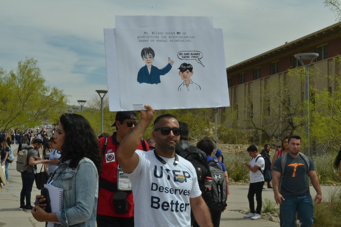 Withdraw+Wilson+protest+at+Centennial+Plaza