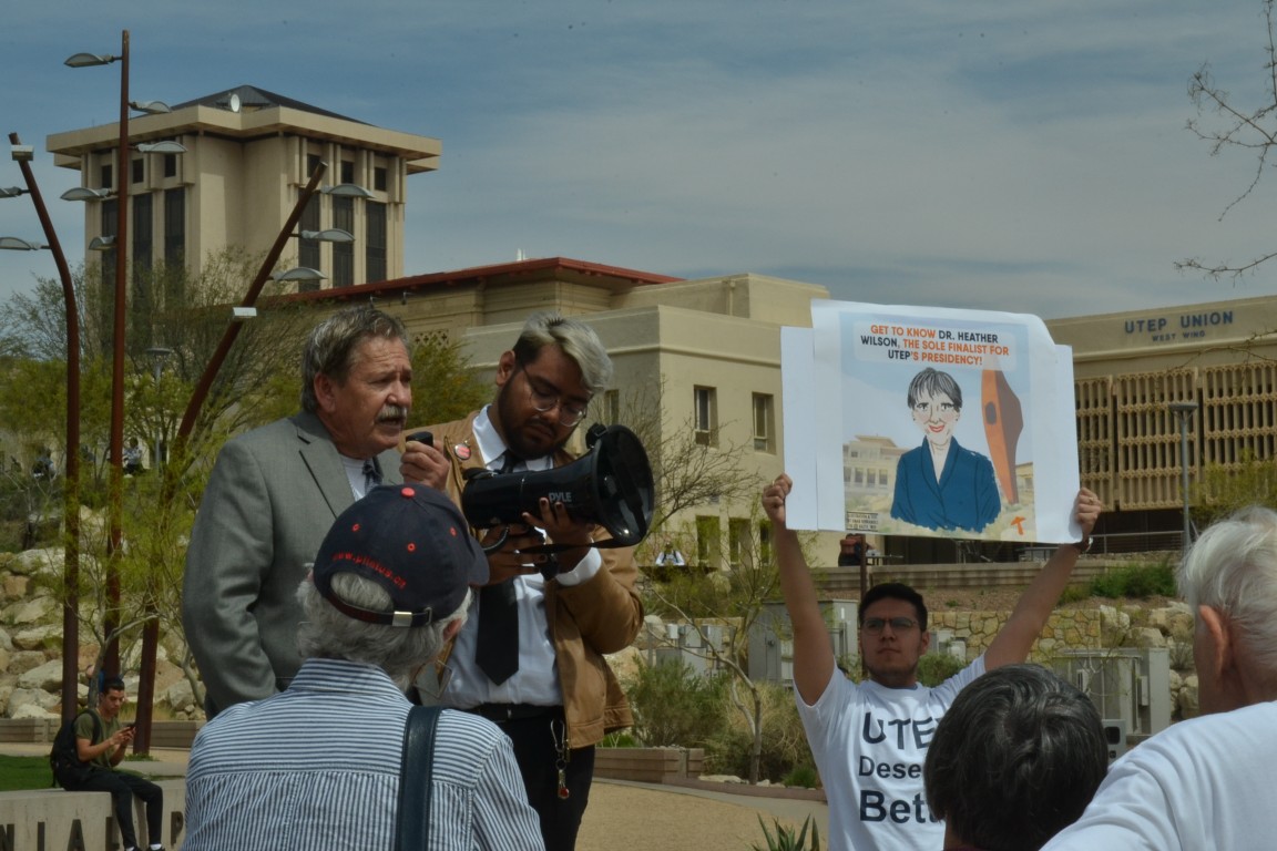 Withdraw+Wilson+protest+at+Centennial+Plaza