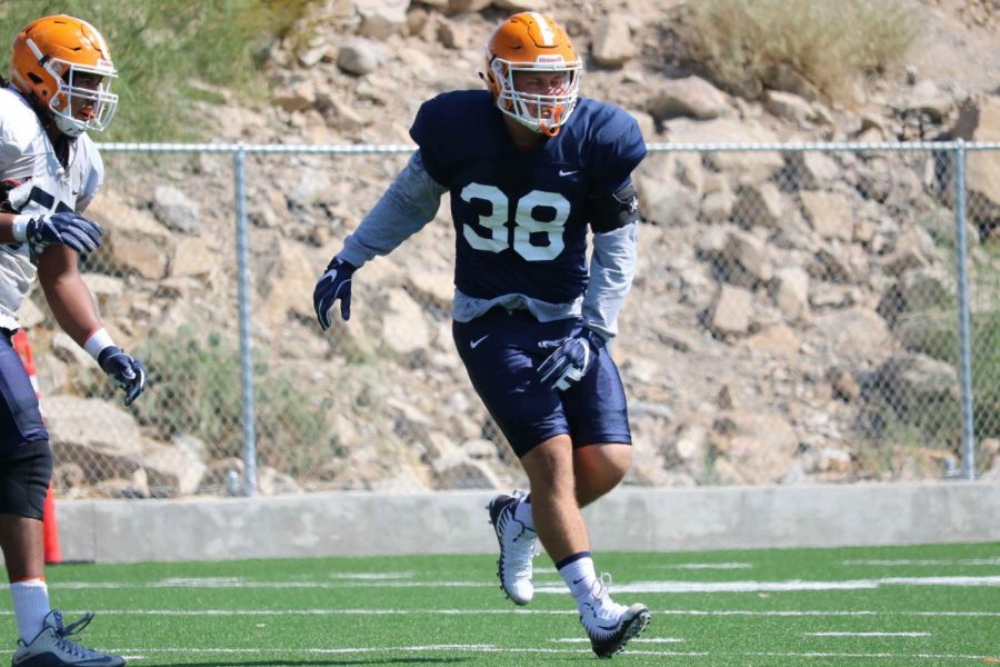 Fullback Winston Dimel signed as an undrafted free agent with the Seattle Seahawks.
