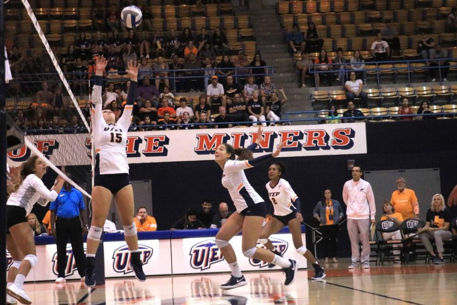 Setter+Kristen+Fritsche+at+UTEP%E2%80%99s+Volleyball+game.