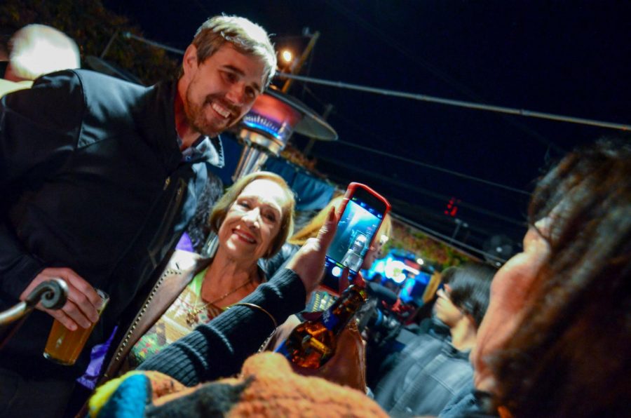 Rebecca Reza/ The Prospector
Supporters of Beto ORourke gather to grab a photo and chat with the former Presidential candidate.
