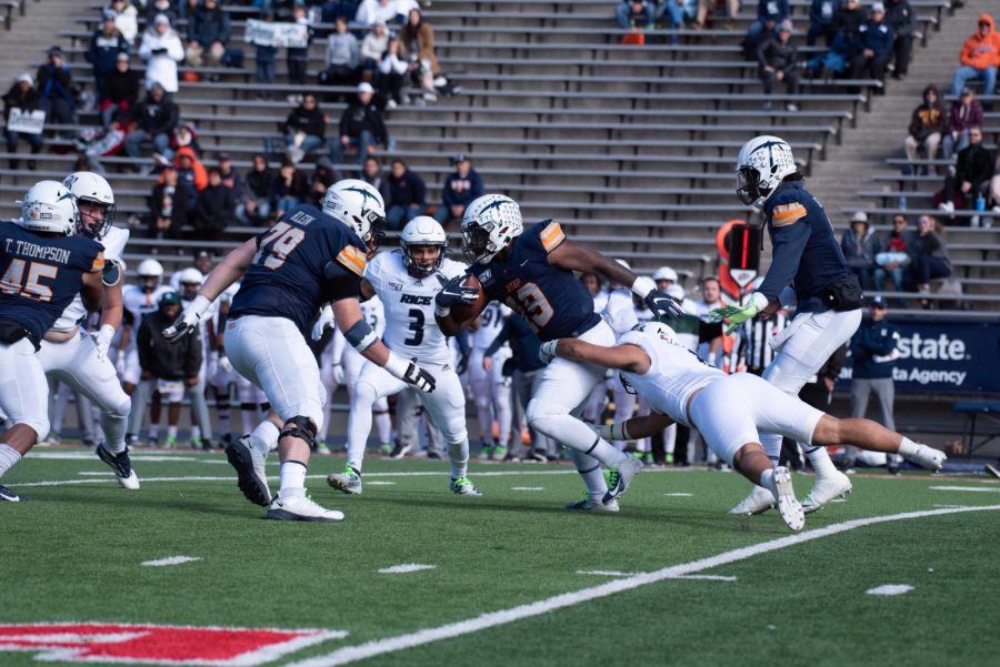 Senior Kai Locksley hands off the ball to  Senior Treyvon Hughes to start the game against the Rice Owls at the Sunbowl stadium.