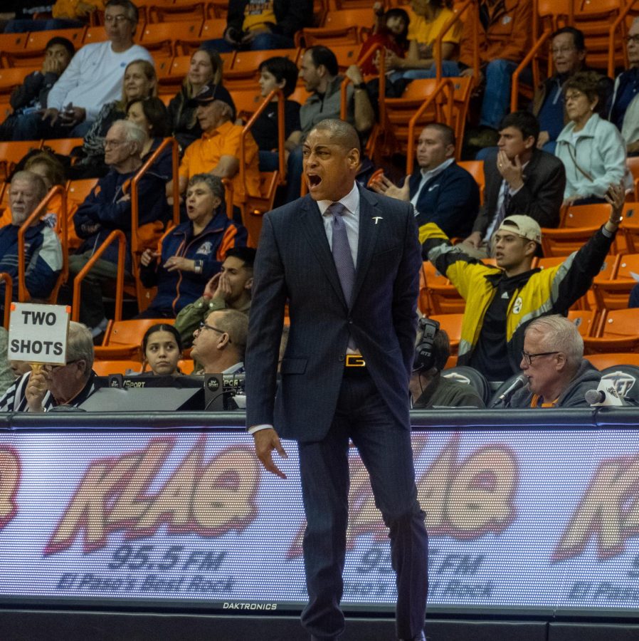 UTEP mens basketball head coach Rodney Terry provides instruction to his players during the game versus Rice at the Don Haskins Center.