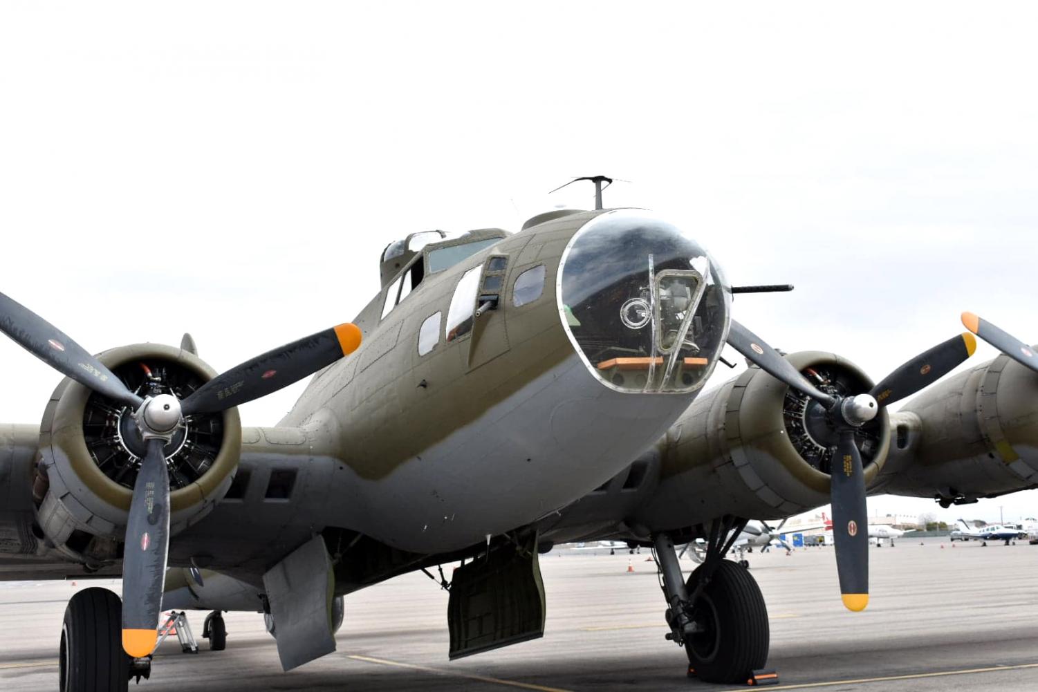 WWII+B-17+%E2%80%98Ye+Olde+Pub%E2%80%99+visits+El+Paso