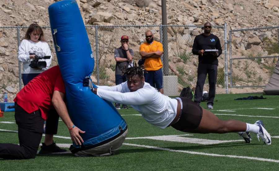 UTEP NFL prospect and  defensive lineman Denzel  Chukwukelo performs drills at Miner Pro Day March 12.