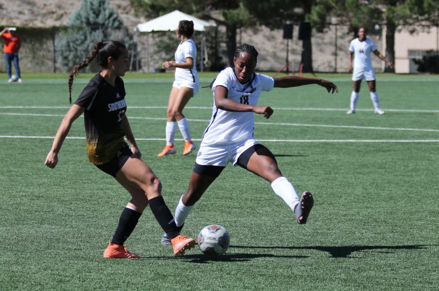 UTEP+senior+defender+Lauren+Crenshaw+fights+for+ball+with+Southern+Miss+player+Feb+10.