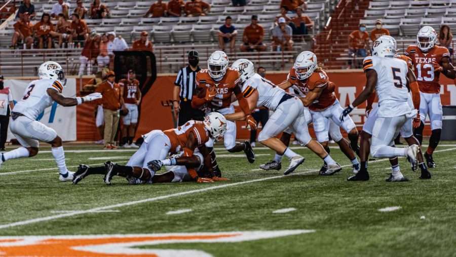 Longhorns stampede Miners 59-3