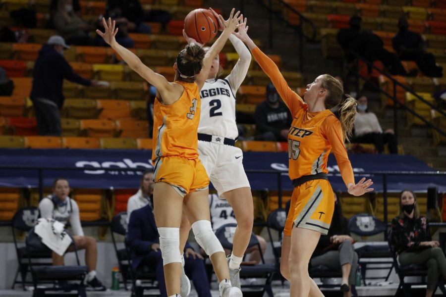 UTEP+sophomores+Katia+Gallegos+and+Crouse+double+team+Utah+State+guard+Meagan+Mendazona+in+Logan+%2C+Utah+Dec.+13.