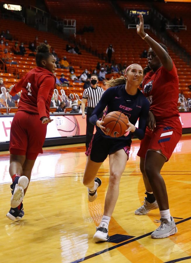 Sophomore Avery Crouse drives between two defenders versus Florida Atlantic Feb. 22.