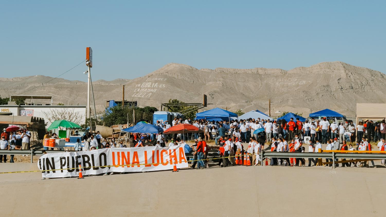 Families+separated+by+U.S.-Mexican+border+reunite+for+three+minutes+at+%E2%80%98Hugs%2C+Not+Walls%E2%80%99