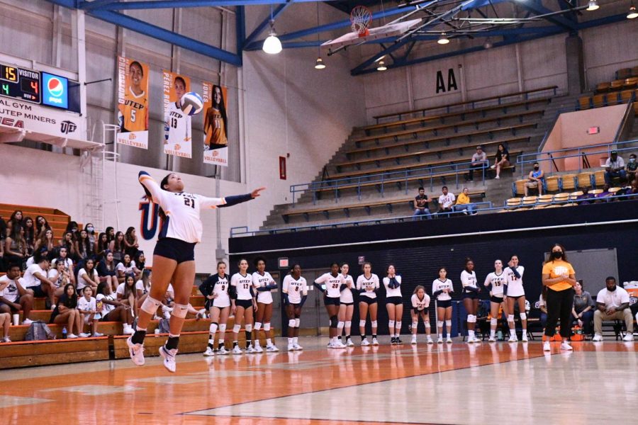 Freshman+setter+Ryley+Frye+serves+the+ball+at+Memorial+Gym+during+a+match.+%0APhoto+credit%3A+Ace+Acosta