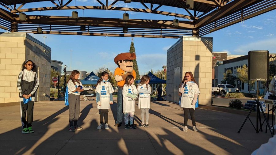 Children sing the U.S. national anthem at the Step-Out/Walk to Stop Diabetes event on Nov. 6, 2021.