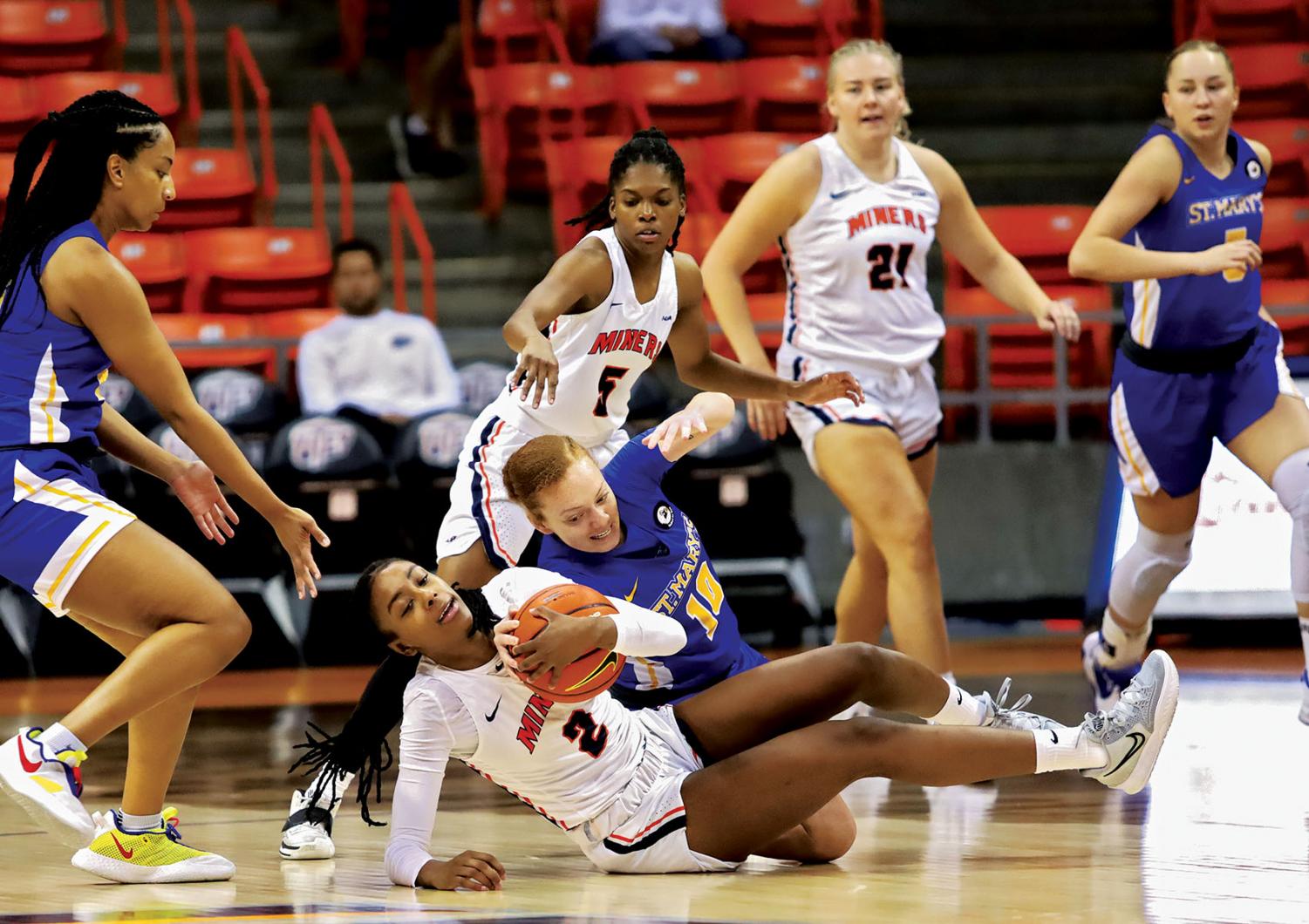 Miners+rally+past+the+Rattlers+in+exhibition+match