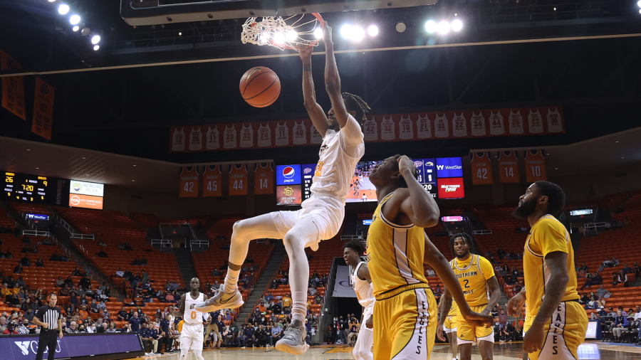 Junior point guard Jamari Sibley dunks against Univeristy of Southern Miss on Jan,8 at the Don Haskins Center 