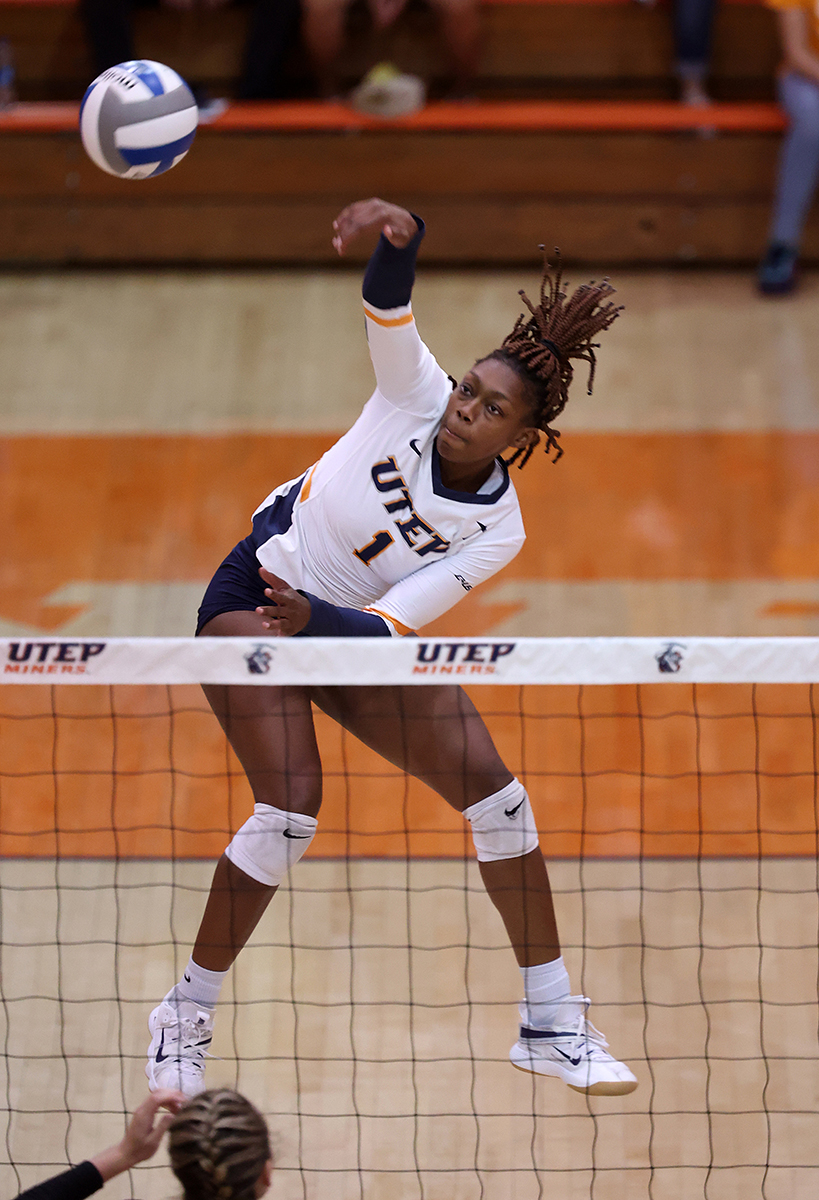UTEP+women+athletes+score+season+milestones