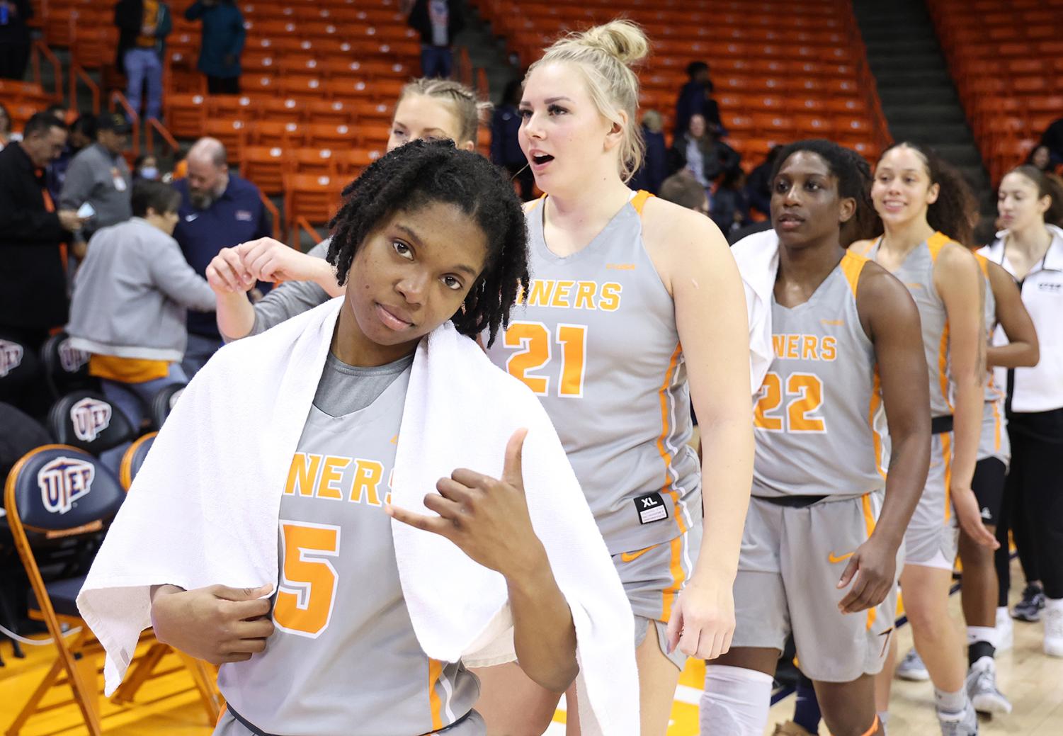 UTEP+women+athletes+score+season+milestones