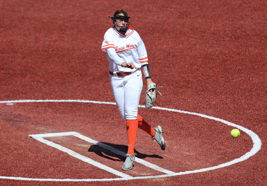 Freshman+pitcher+Aalijah+Alarcon+pitches+against+Middle+Tennesse+University+at+the+Helen+of+Troy+softball+complex.+Photo+courtesy+of+Ruben+R.+Ramirez.