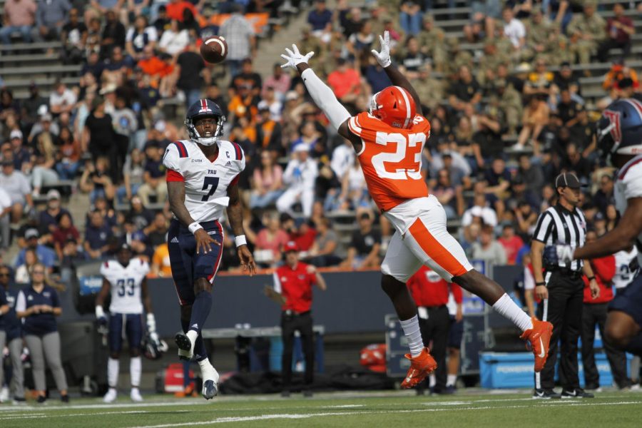 Junior efensive end Praise Amaewhule attempts to make a play on the ball after FAU quarterback N’Kosi Perry throws a pass, Oct. 22.  