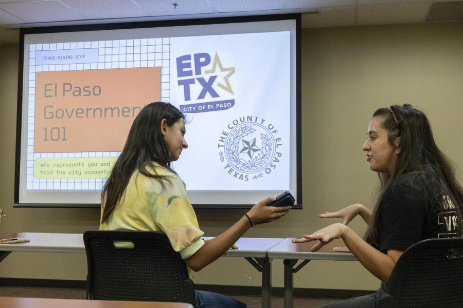 Campus+organizer+Carla+Palacios+speaks+to+reporter+Alyson+Rodriguez+and+informs+her+on+why+students+on+campus+should+join+Texas+Rising%2C+an+on-campus+organization+that+seeks+to+empower+young+adults+to+get+involved+in+politics+Sept.+29.+