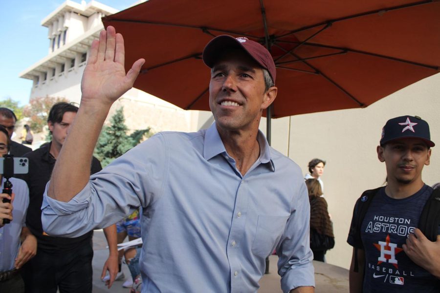 Gubernatorial+candidate+Beto+O%E2%80%99Rourke+high+fives+UTEP+students+as+he+makes+his+way+to+cast+his+vote.