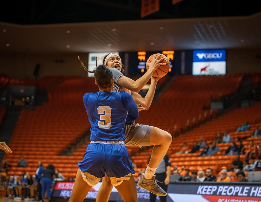 Junior guard Mahri Petree goes up for a short jump shot.