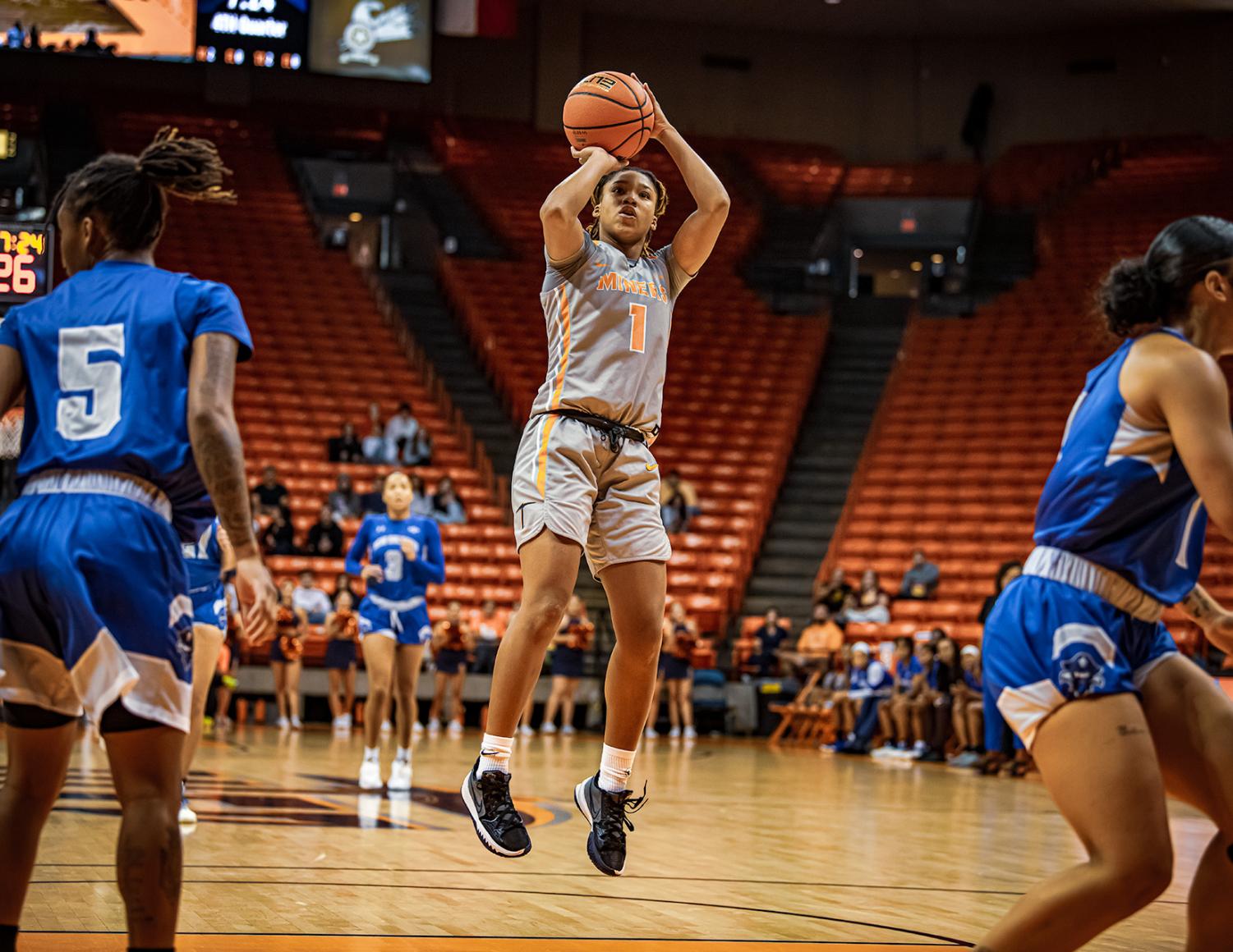 Women%E2%80%99s+basketball+starts+off+season+strong
