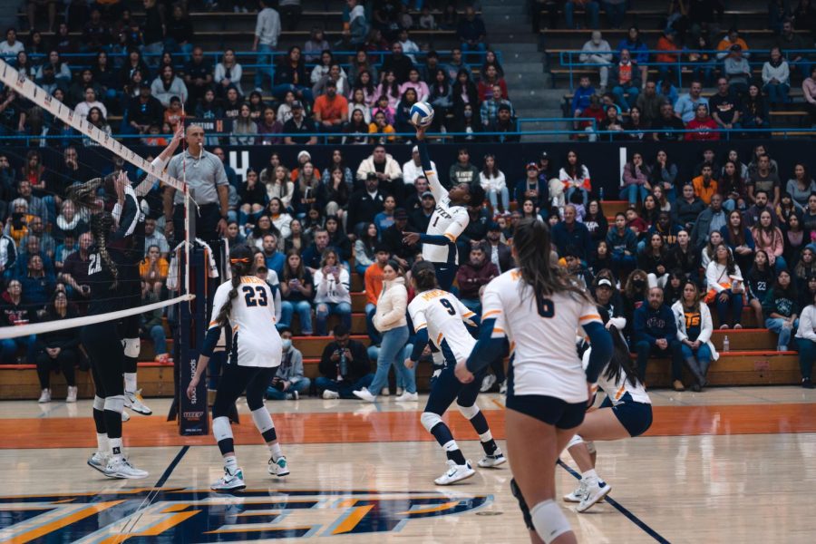 Miner+lose+game+agains+NMSU+Aggies+on+Battle+of+I-10+Classic%2C+Nov.+23+at+Memorial+Gym.+Photo+courtesy+of+UTEP+Athletics.