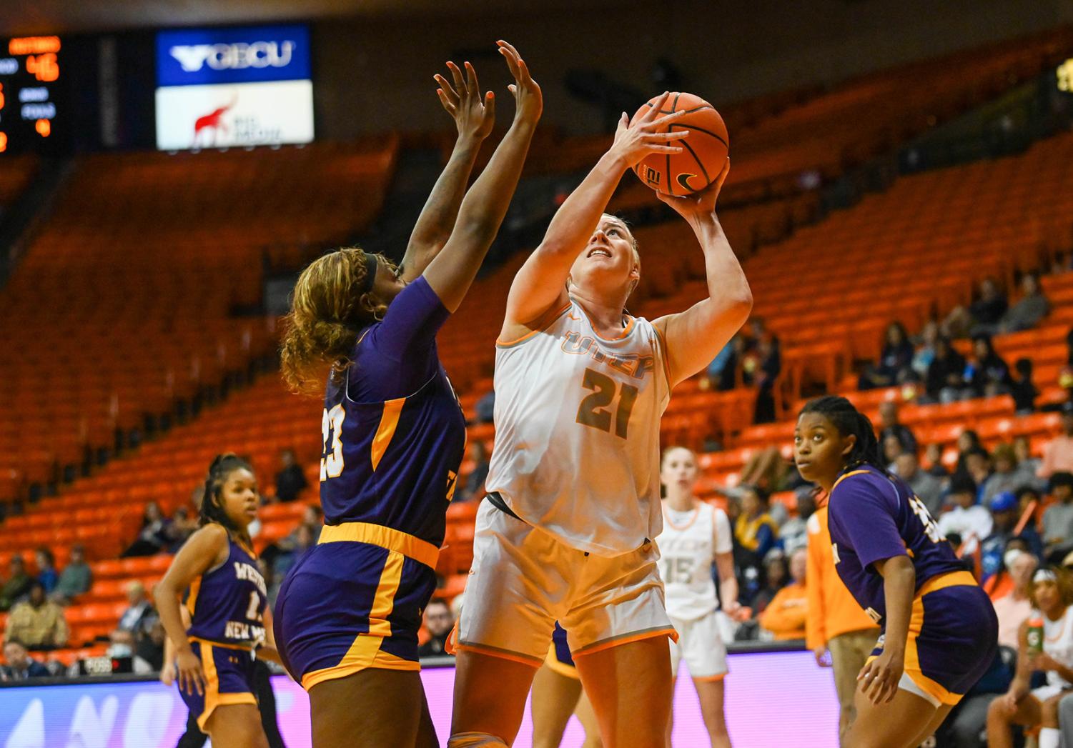 Women%E2%80%99s+basketball+pivots+during+WNMU+win