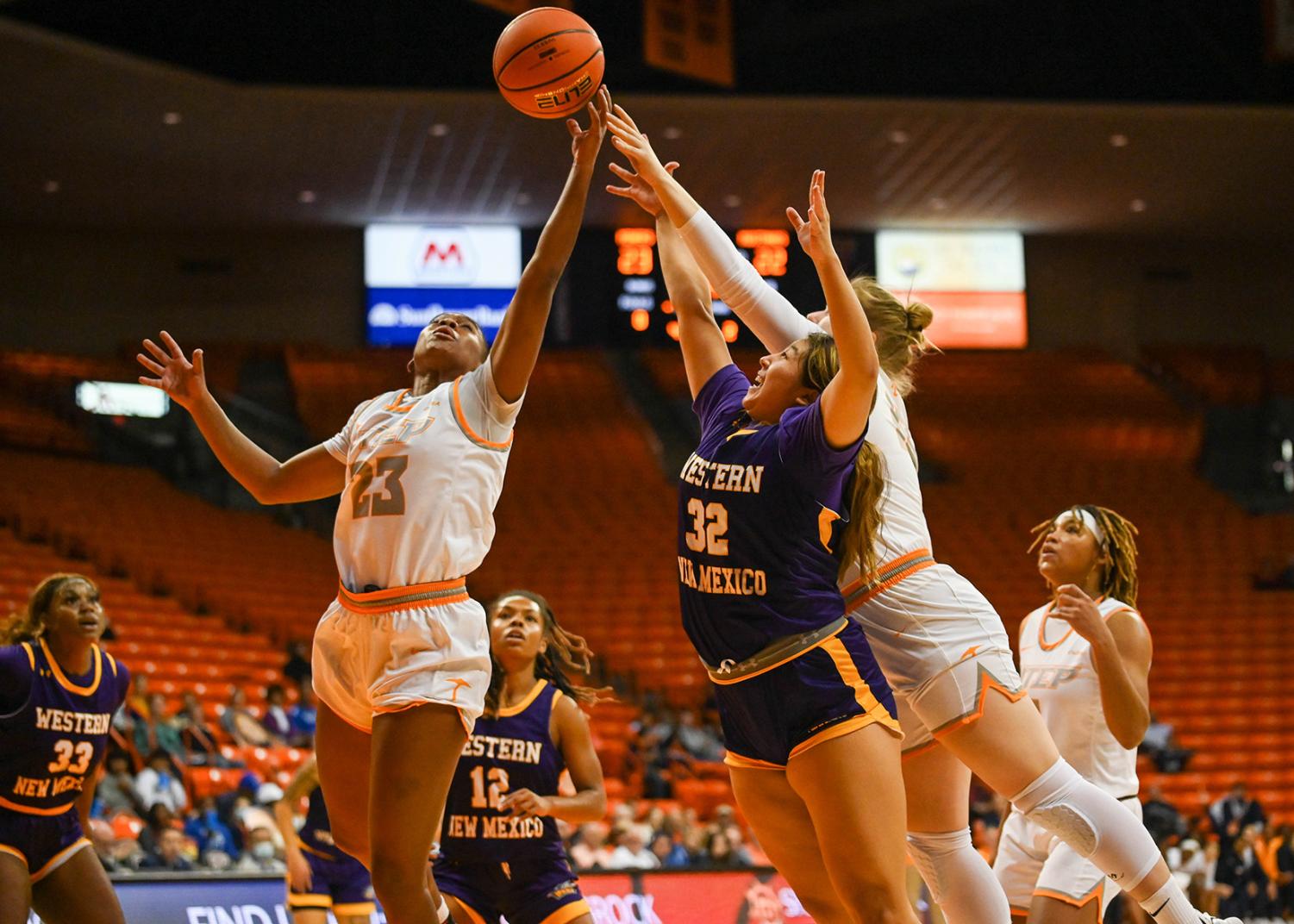 Women%E2%80%99s+basketball+pivots+during+WNMU+win