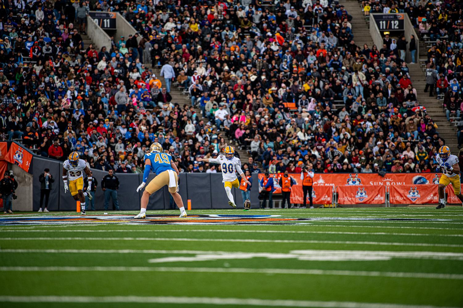 Pittsburgh+pounces+back+at+the+2022+Tony+the+Tiger+Sun+Bowl+game