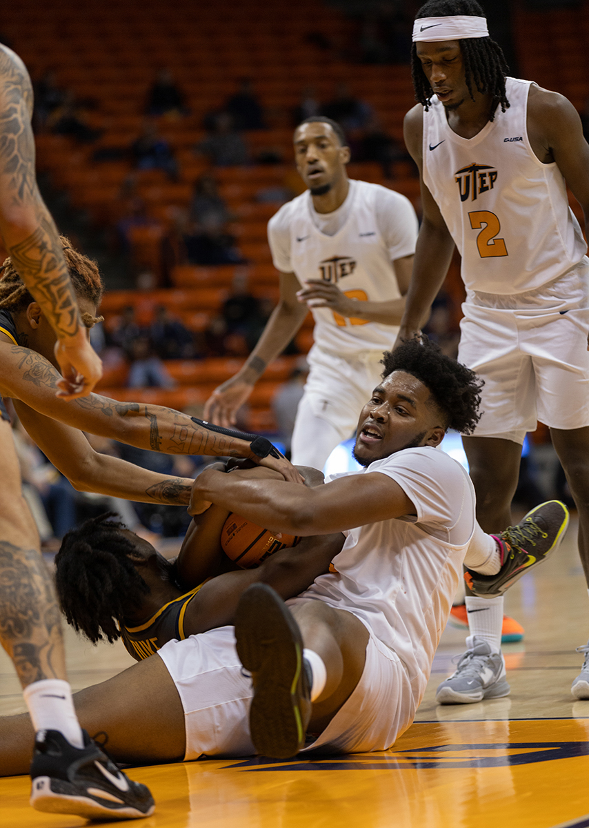 UTEP+falls+in+a+low-scoring+affair+at+the+WestStar+Don+Haskins+Sun+Bowl+Invitational