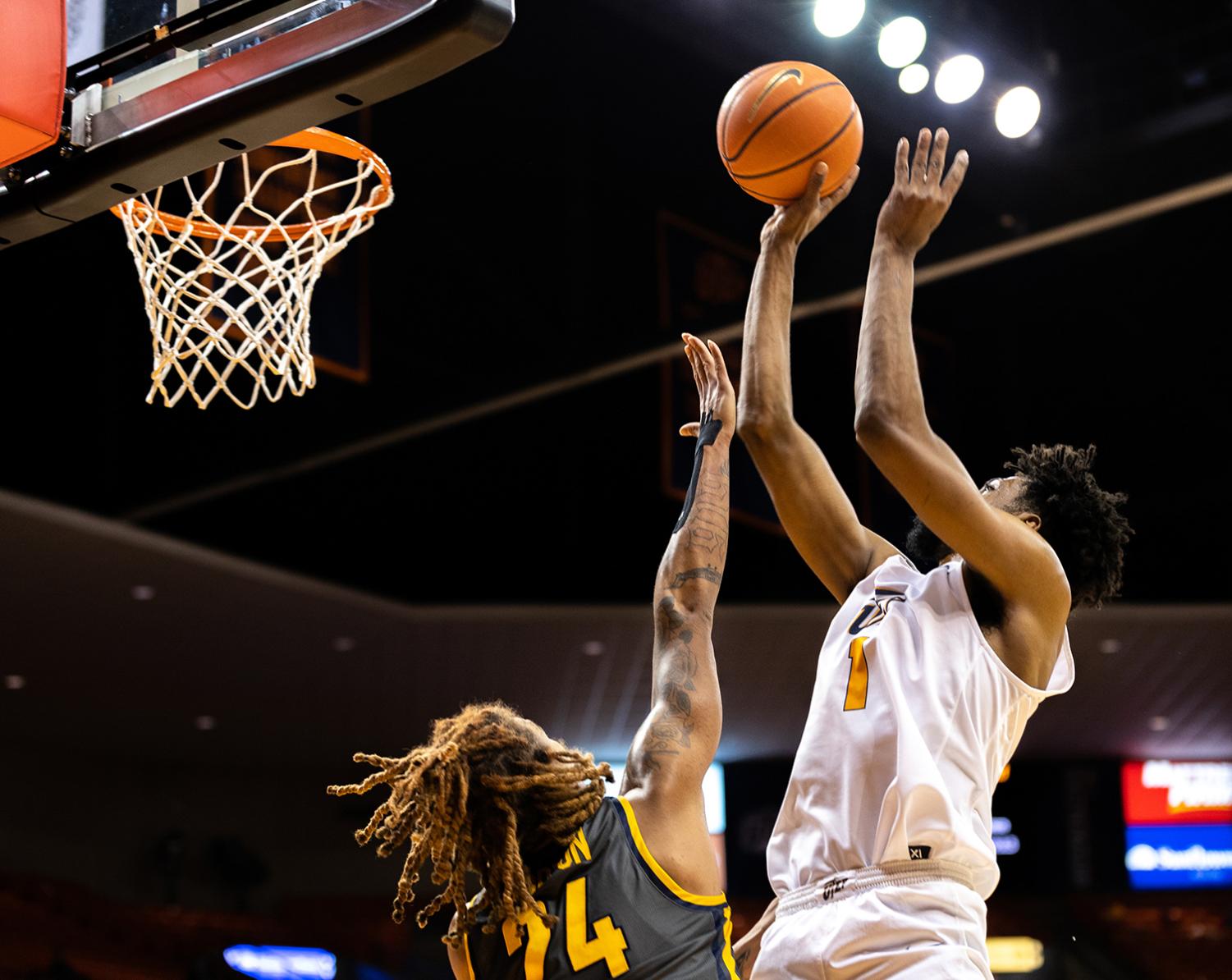 UTEP+falls+in+a+low-scoring+affair+at+the+WestStar+Don+Haskins+Sun+Bowl+Invitational