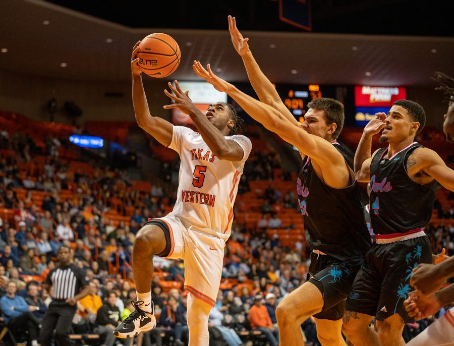 Guard Shamar Givance goes up for a layup during the game against FAU.