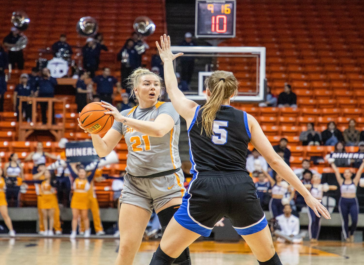 Womens+basketball+beat+No.+21+Middle+Tennessee