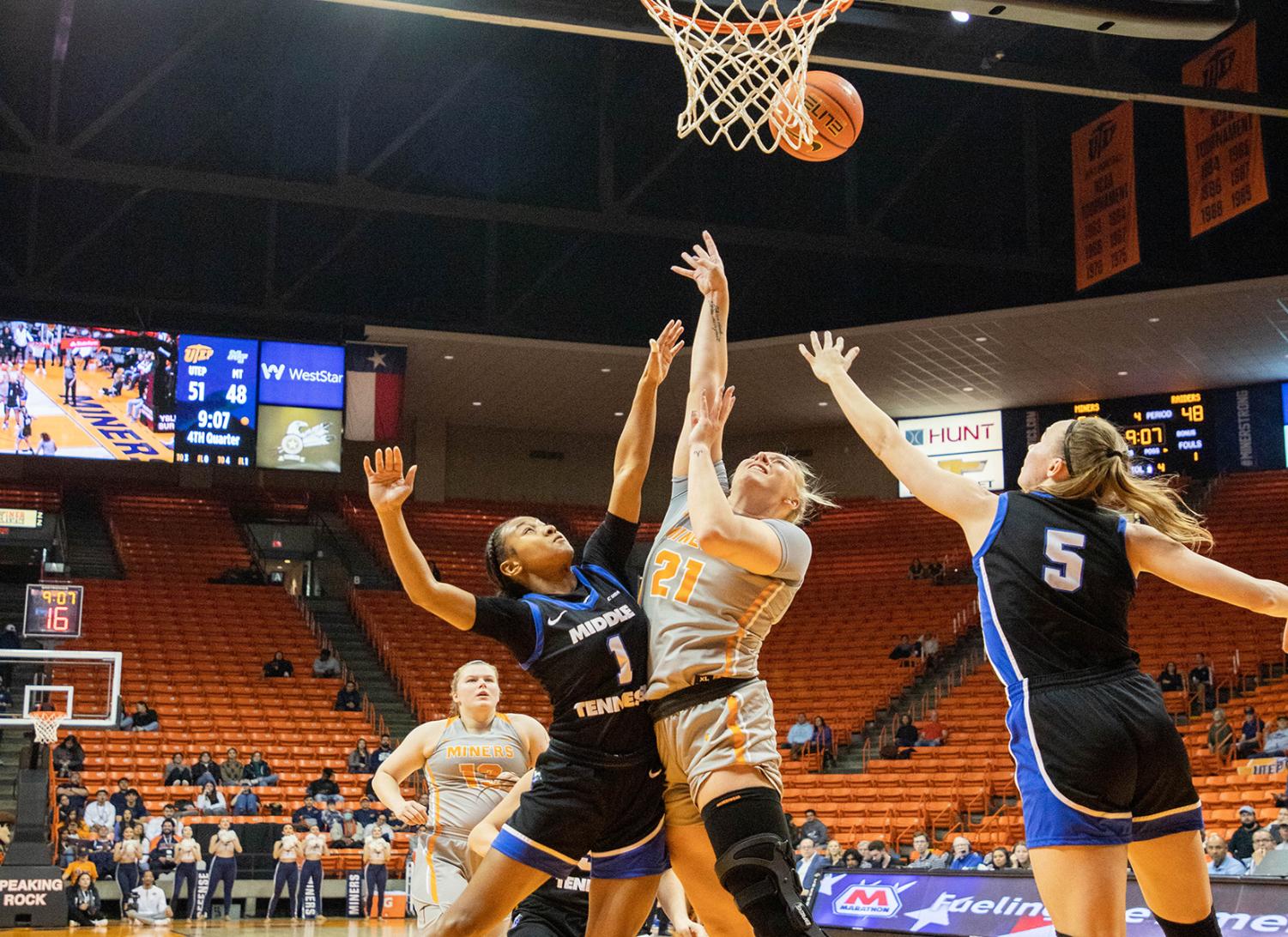 Womens+basketball+beat+No.+21+Middle+Tennessee