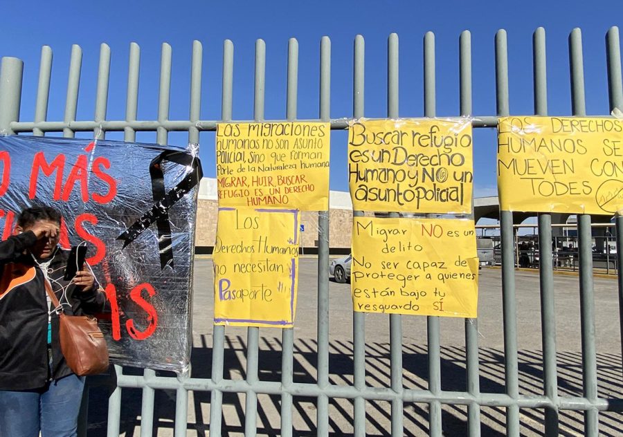 Signs against the actions taken by the authorities, outside the Migration Institute, at the Lerdo-Stanton Bridge.