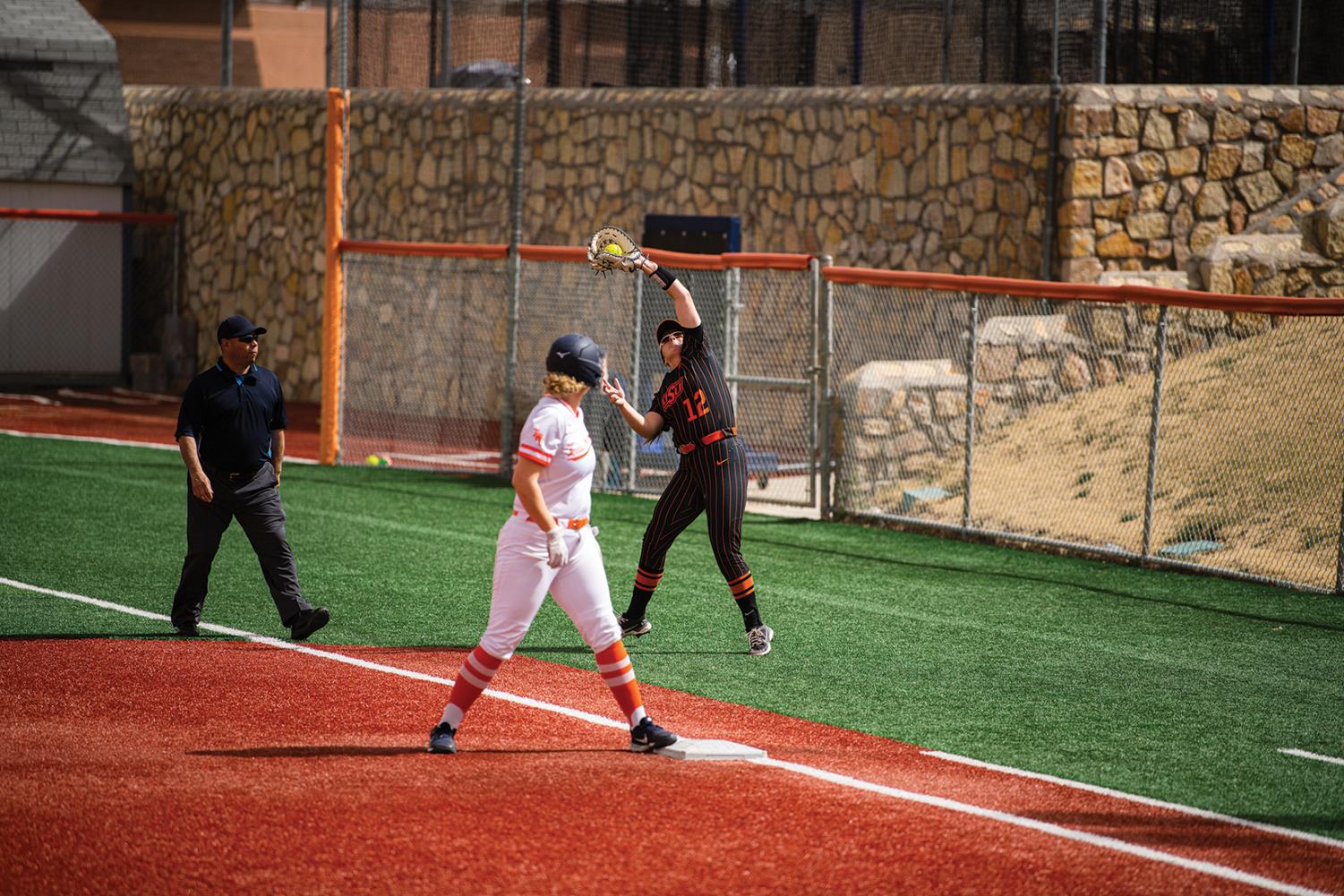 Softball+closes+UTEP+Invitational+with+loss+to+No.+4+Oklahoma+State