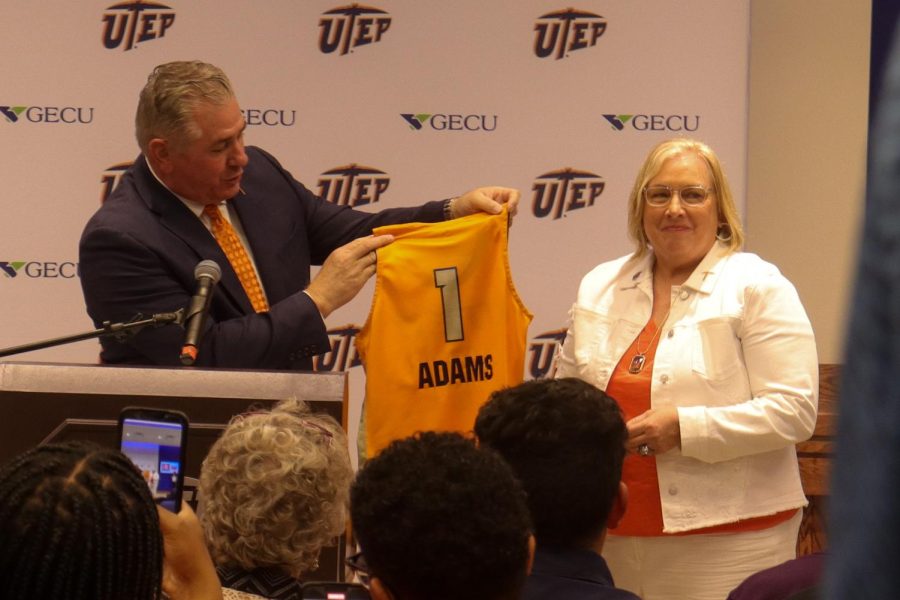 Senter gives Adams a novelty UTEP Miners basketball jersey in commemoration of Adams’ return. 