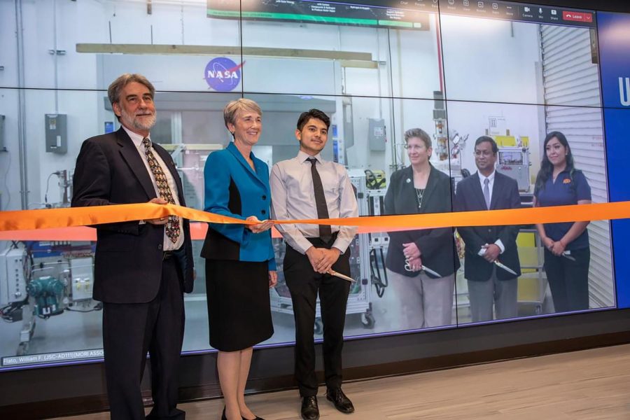 On+June+1%2C+at+a+joint+ribbon-cutting+ceremony+in+Houston+and+El+Paso%2C+NASA+and+UTEP+announced+the+beginning+of+a+Digital+Engineering+Design+Center+%28DEDC%29+at+Johnson+Space+Center.+