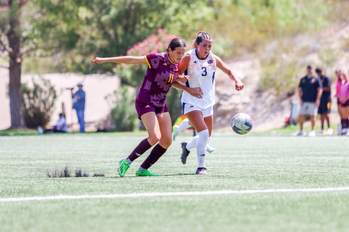 Sophomore+Mina+Rodriguez%2C+fighting+possession+against+Arizona+defense+to+score+Aug.+27.+