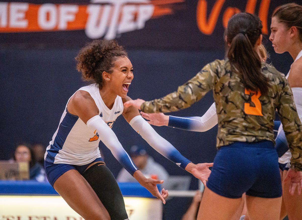 Outside hitter/Middle blocker, Alianza Darley, celebrates a score with her teammates.  