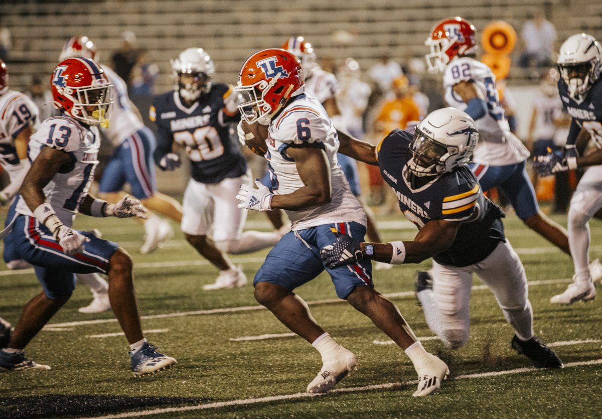 UTEP defensive end player tackles Wide Receiver Smoke Harris Sep. 29.  