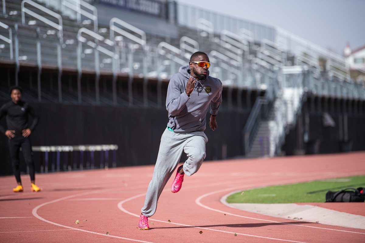 Shakeen Hall-Smith sprints 200m.