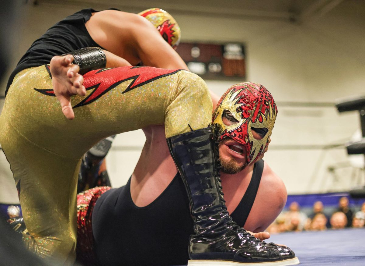 Relámpago Infernal se enfrenta cara a cara contra Rugido Infernal en el Boys and Girl Club de El Paso en Abril 15.